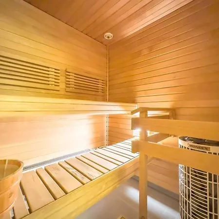 Saunallinen Ja Vastaremontoitu Moderni Huoneisto! Hyvaet Loeylyt! :) Apartment